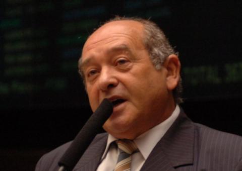 Praciano diz que está indeciso e não quer ser "uma Vanessa d barro"